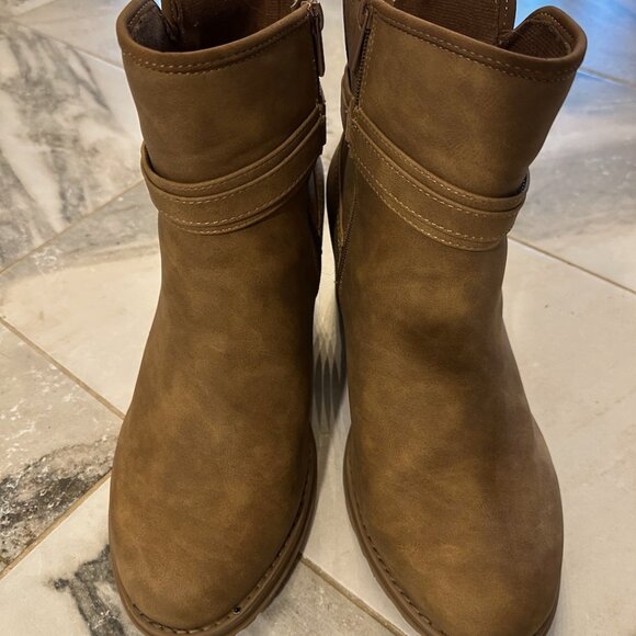 Side Buckle Heeled Bootie (12WW) - Picture 4 of 6